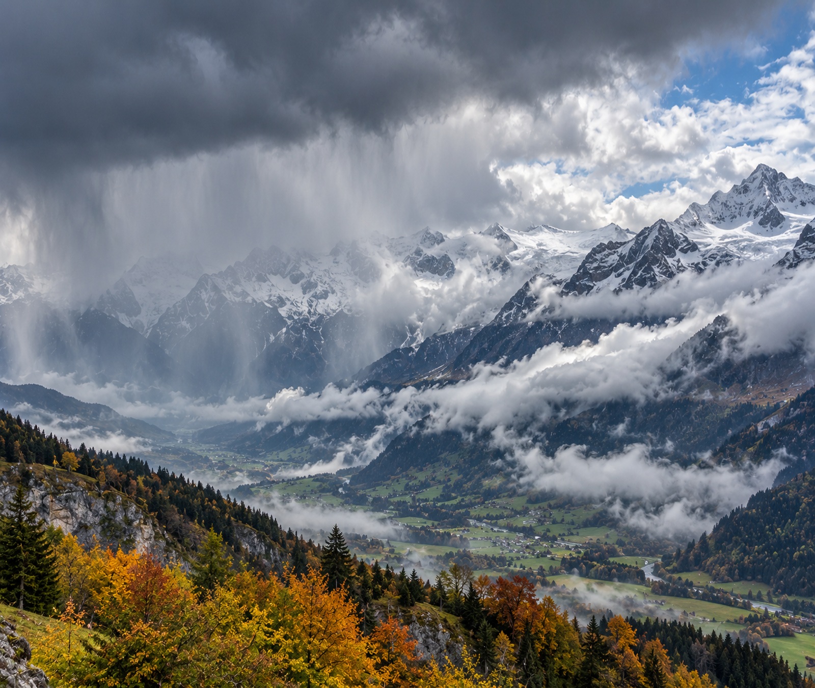 Image symbolique: Alpes françaises en automne sous de fortes averses avec neige limitée aux hautes pentes.